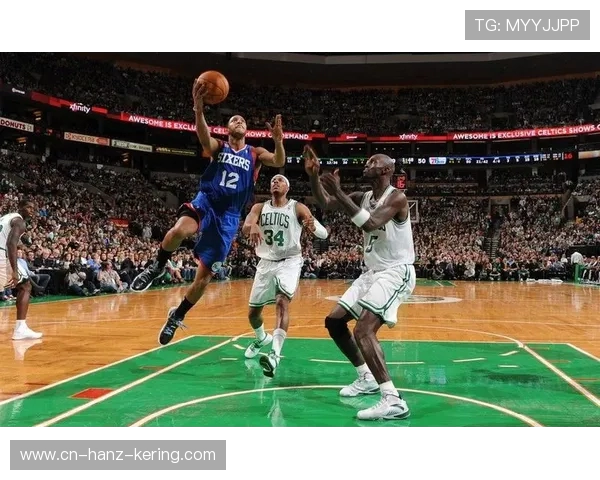 费城76人鏖战迈阿密热火双方激烈对攻上演巅峰对决